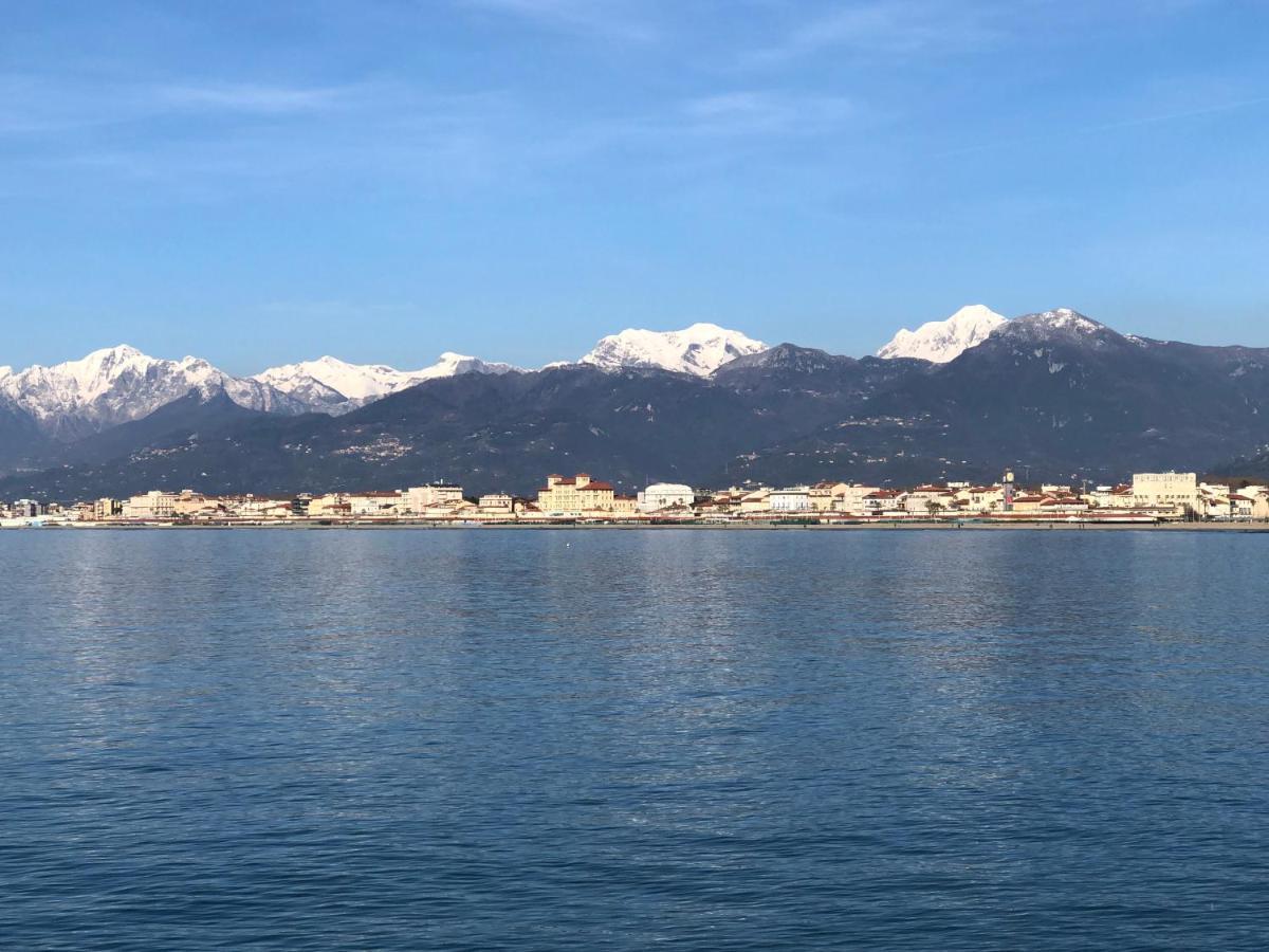 Апартаменты Riva Dei Fiori Виареджо Экстерьер фото